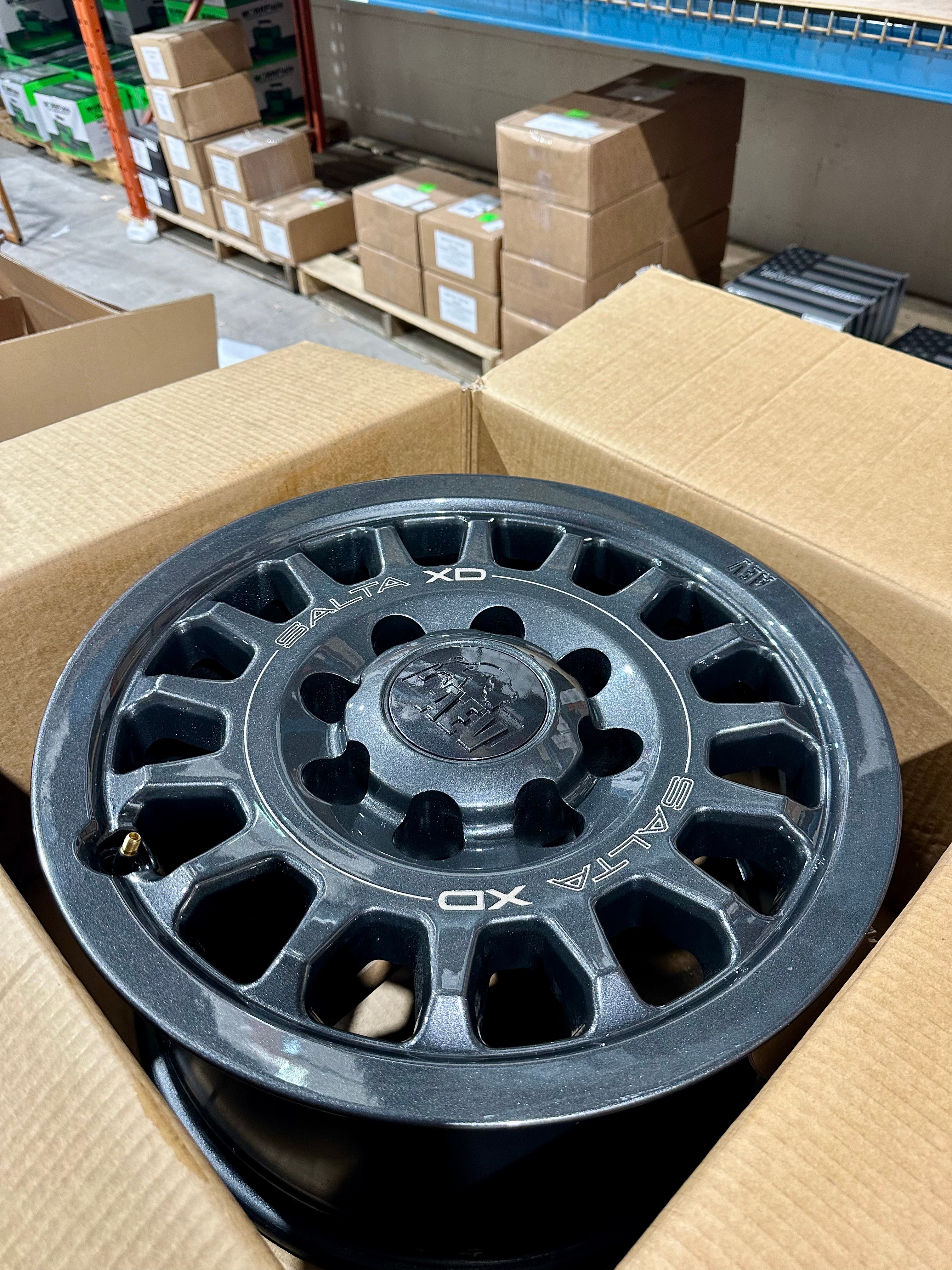 AEV Salta XD - 2024+ Silverado/Sierra HD 18x9 +18ET Offset Onyx (Garage Sale)