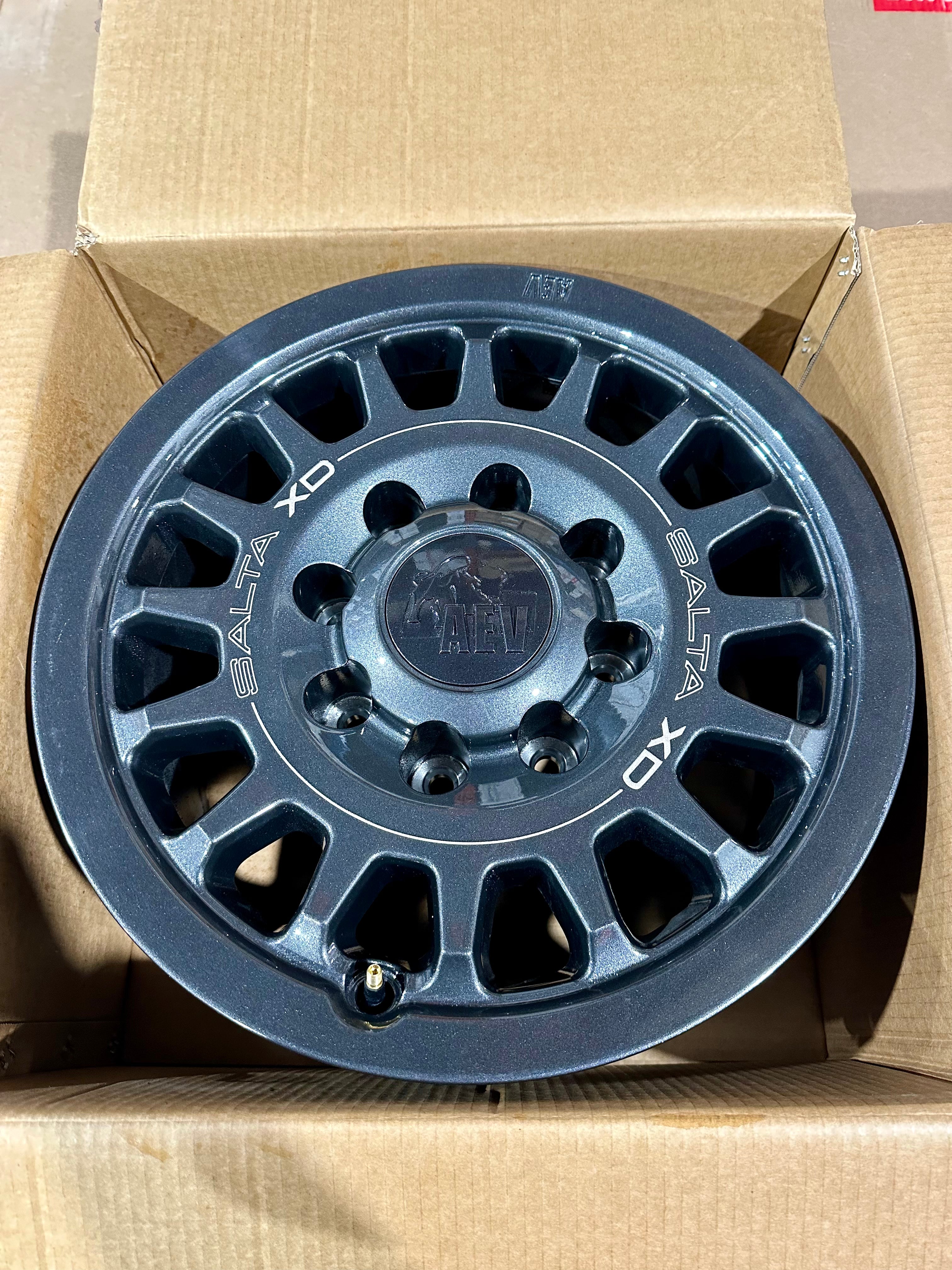 AEV Salta XD - 2024+ Silverado/Sierra HD 18x9 +18ET Offset Onyx (Garage Sale)