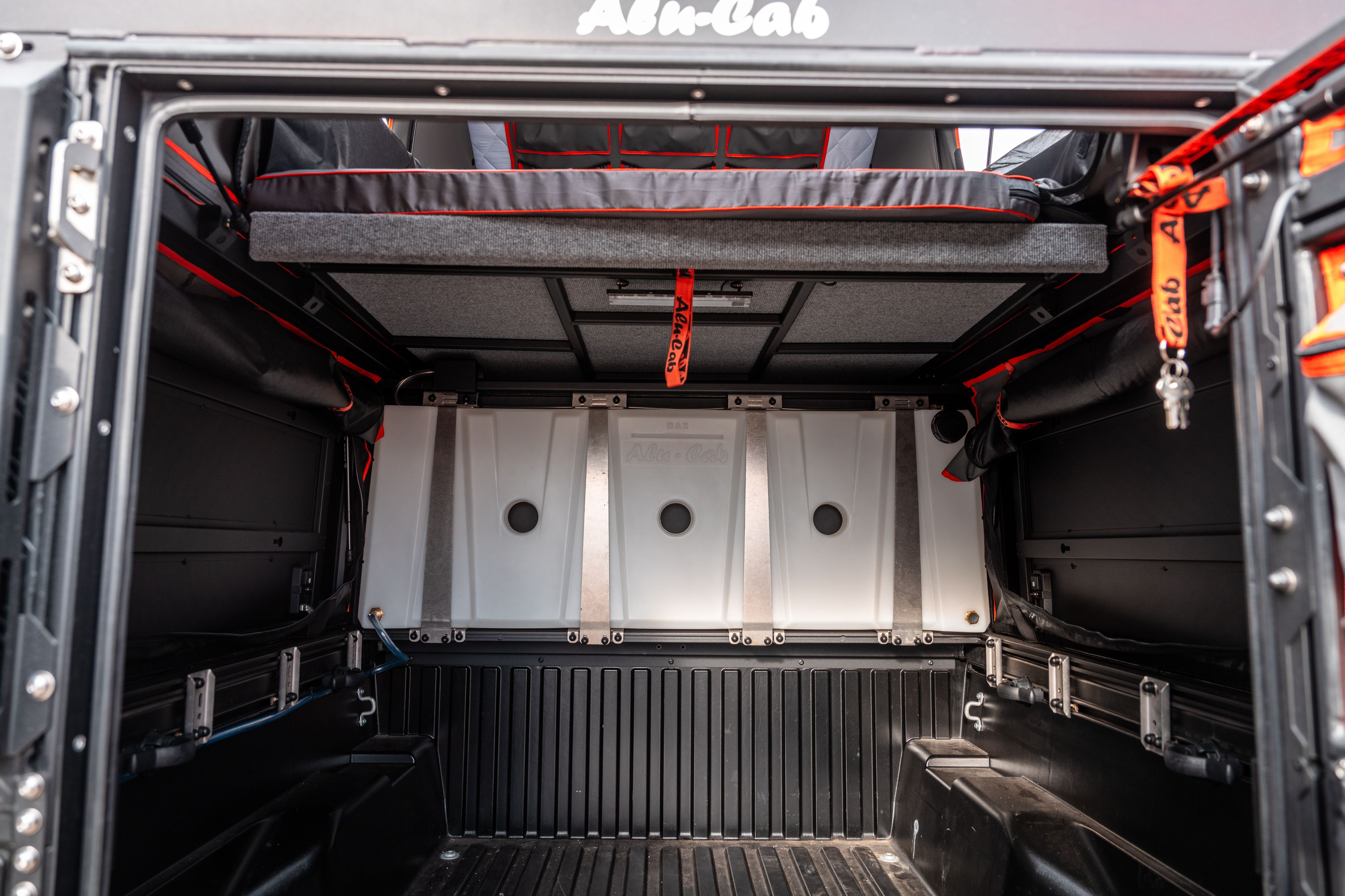 Alu-Cab Canopy Camper Deluxe