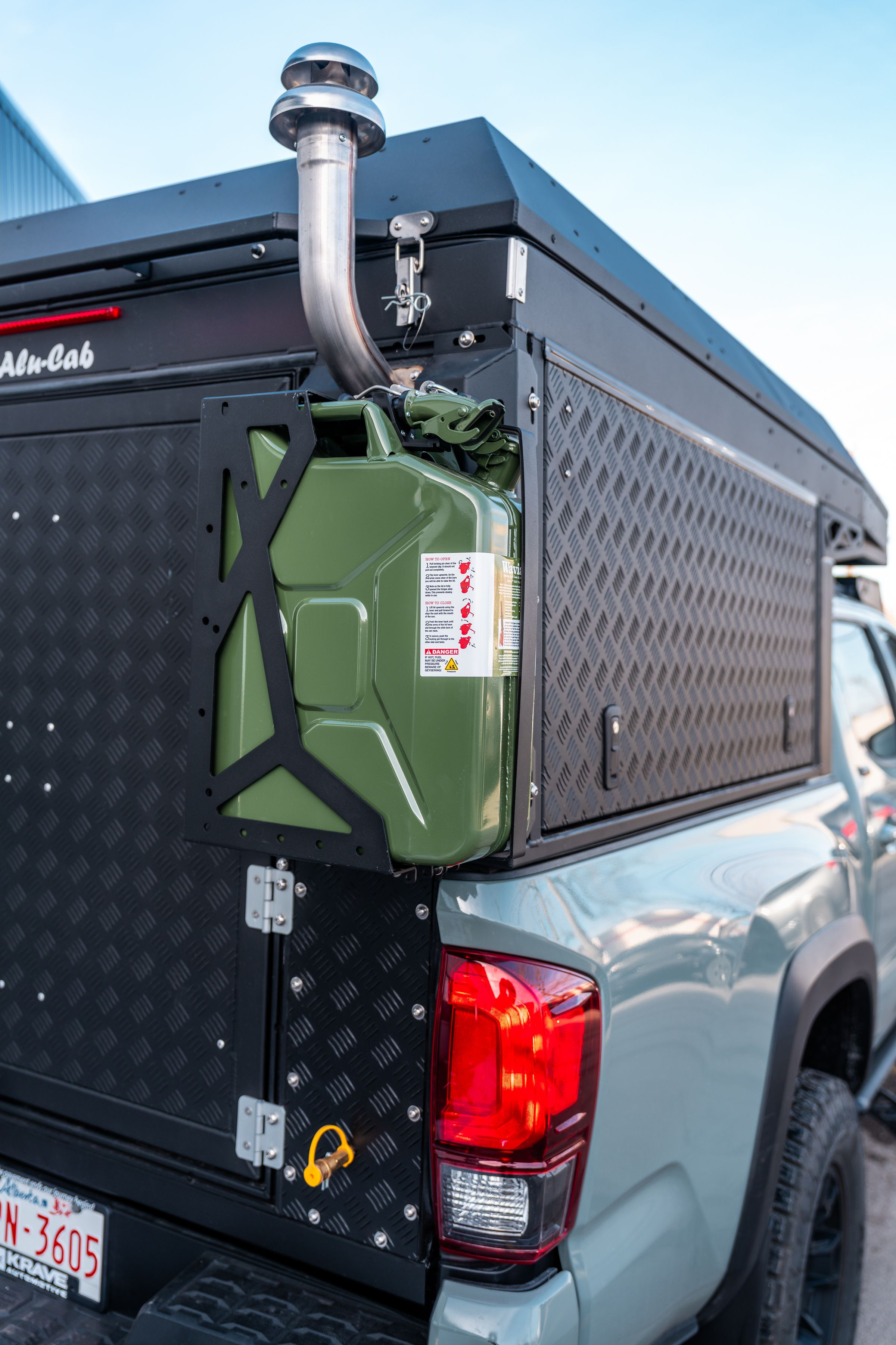 Alu-Cab Canopy Camper Deluxe