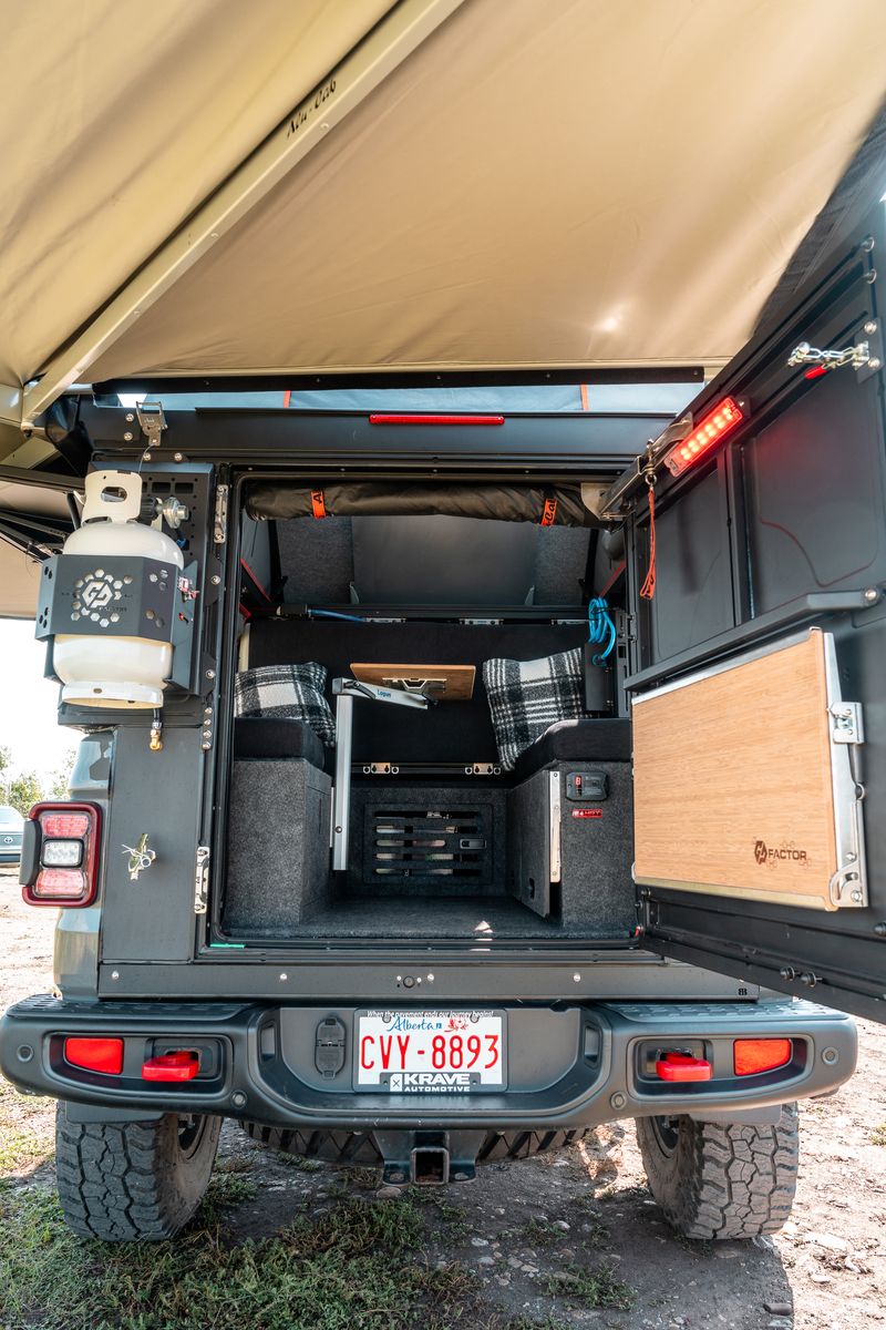 Mod Cap Alu-Cab ModCAP Camper – KRAVE Automotive