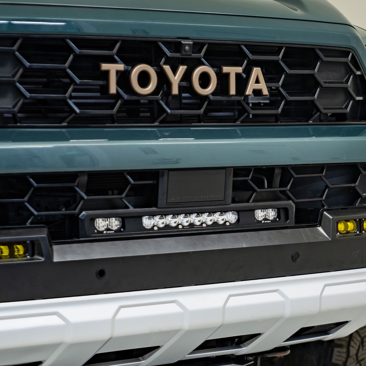 Baja Designs S8 10-Inch/S2 Pro Grille Light Replacement Kit 2025-2026 Toyota 4Runner