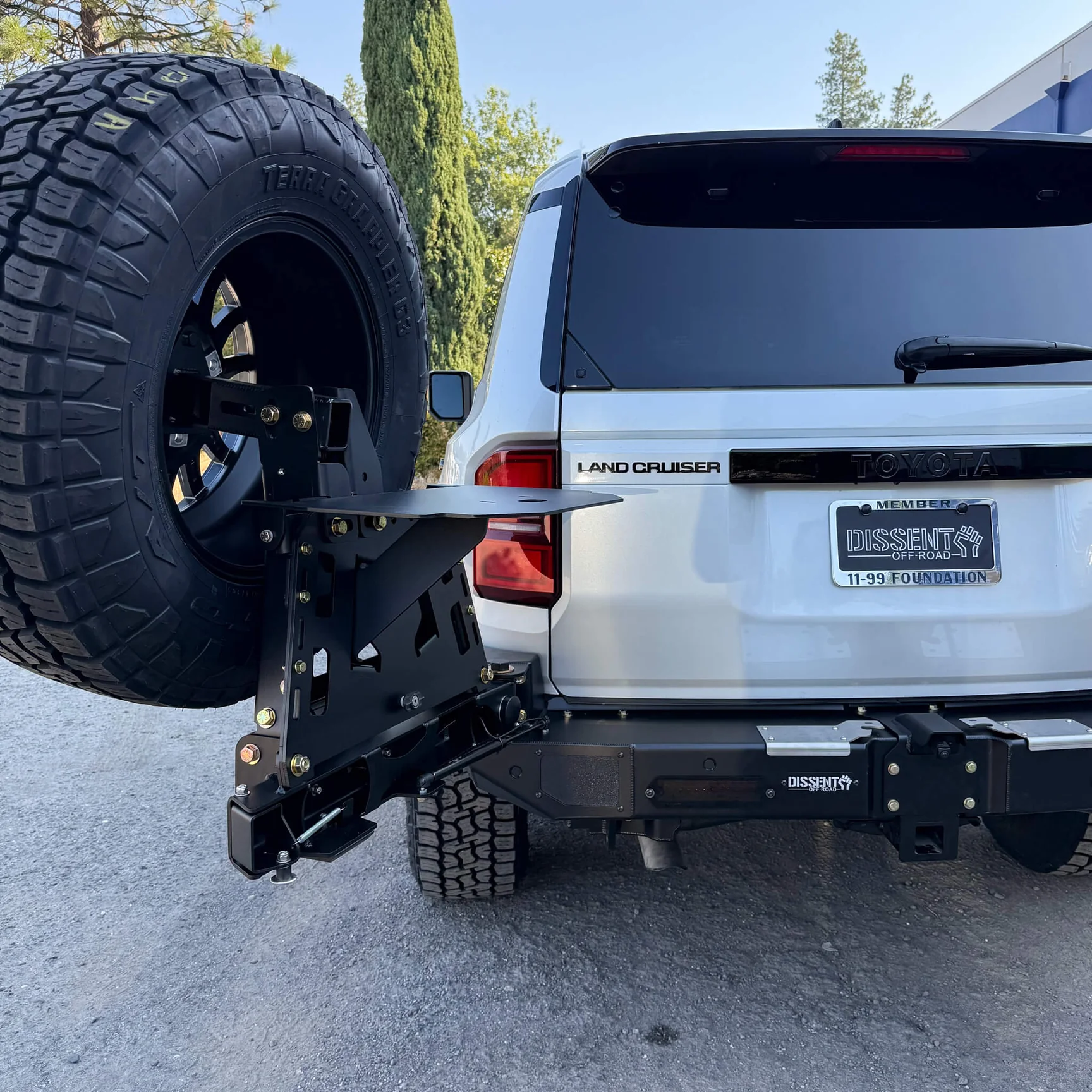Dissent Off-Road Tire Carrier Swing-Out