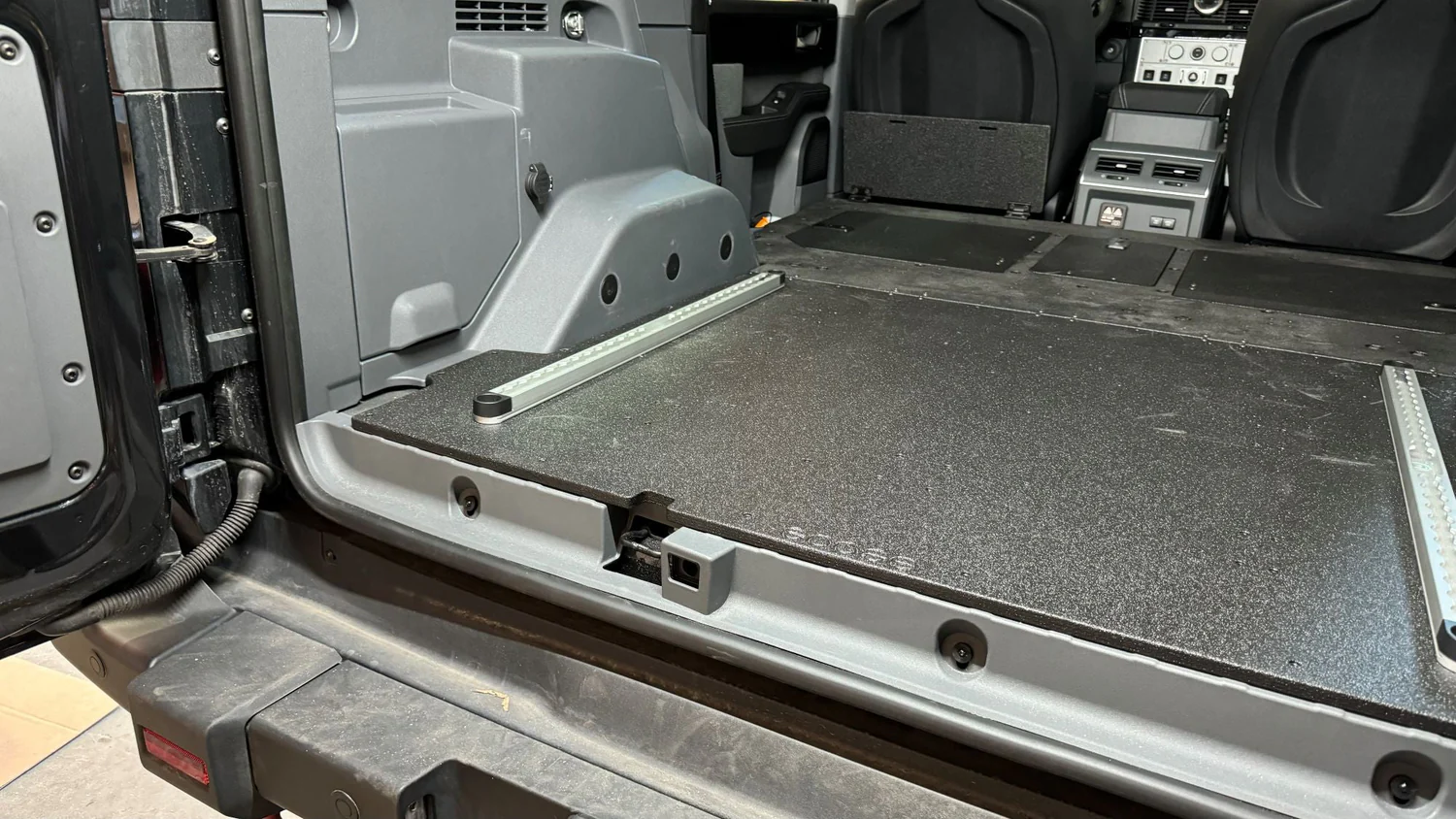 Goose Gear Ineos Grenadier 2024-2026 Rear Plate System