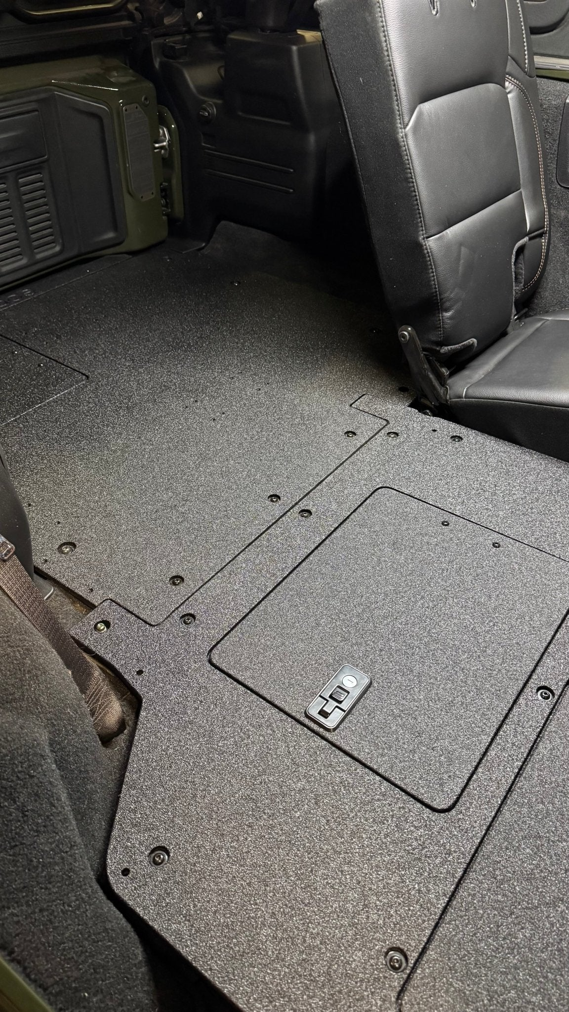 Goose Gear Jeep Wrangler JLU 4 Door 2018-2026 Second Row Seat Delete Plate System V2