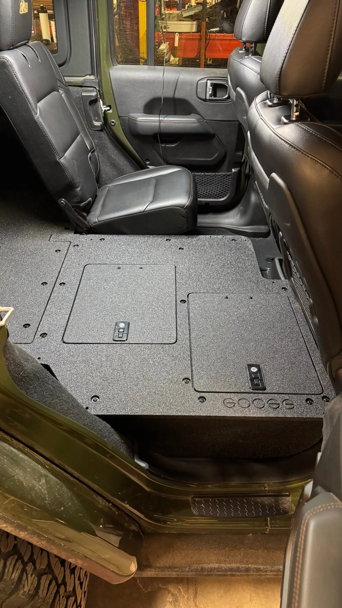Goose Gear Jeep Wrangler JLU 4 Door 2018-2026 Second Row Seat Delete Plate System V2