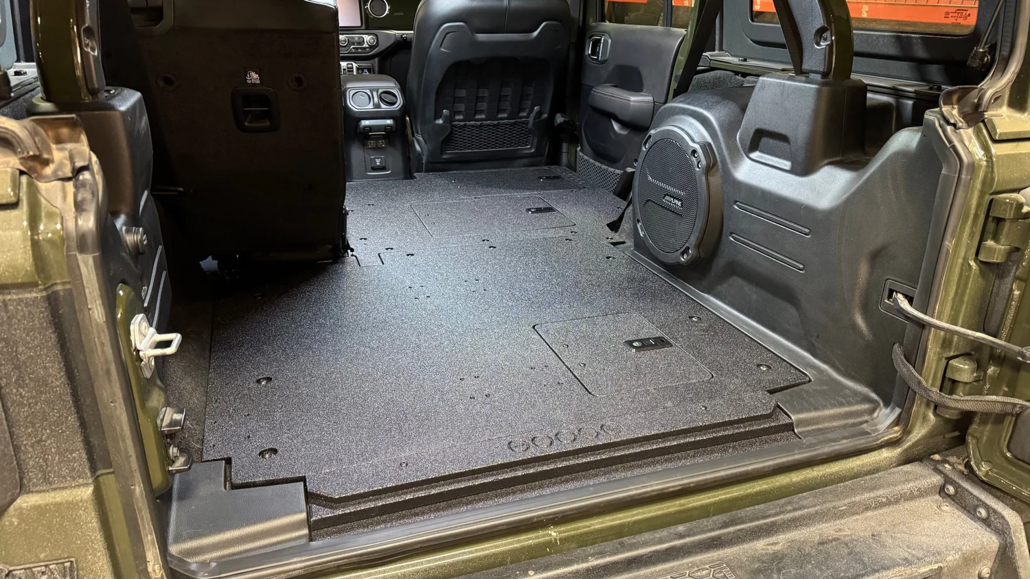 Goose Gear Jeep Wrangler JLU 4 Door 2018-2026 Second Row Seat Delete Plate System V2