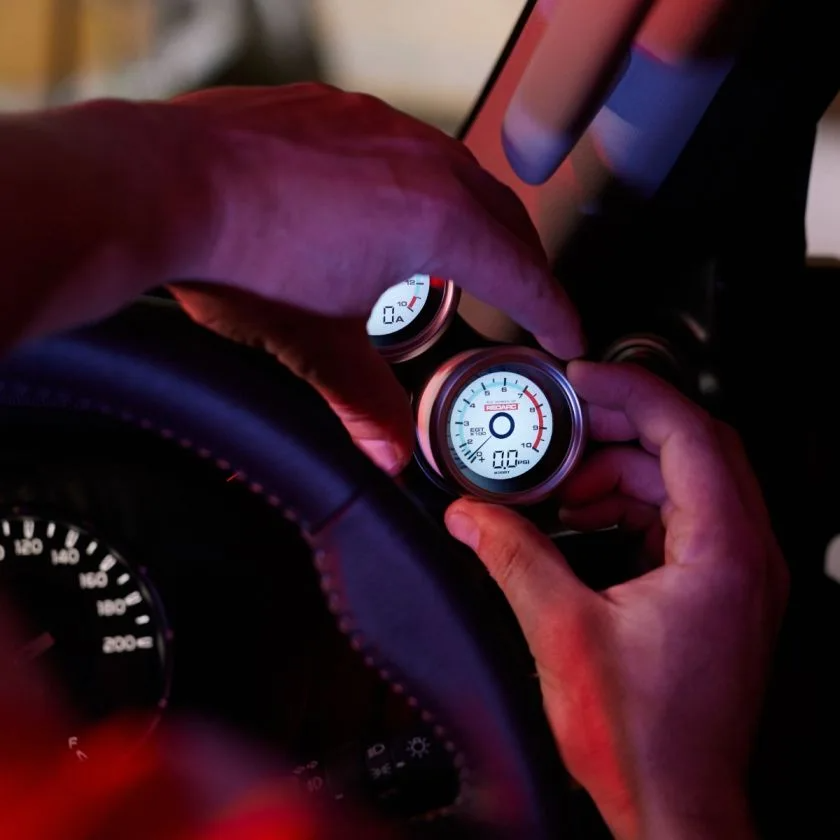 Redarc Single Voltage 52mm Gauge with Optional Current Display