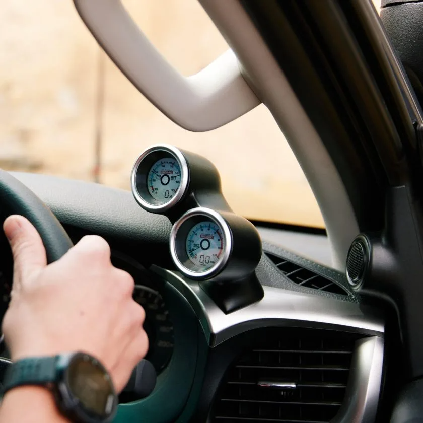 Redarc Single Voltage 52mm Gauge with Optional Current Display